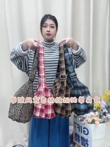 Korean-style canvas shoulder bag large capacity vintage for women 2026 New Autumn/Winter Plaid Bag Fashionable Commuting Tote Bag