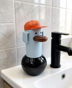 Automatic Soap Dispenser Household Electric Soap Dispenser Sensor-Operated Bubble Hand Sanitizer Machine