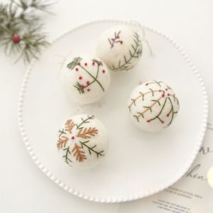 MYTHIS Snowflake Shape Felt Snowflake Pendant Exquisite Craft Wool Felt Xmas Tree Hanging Decor Reusable Soft Texture Wool Ball Pendant Christmas Tree