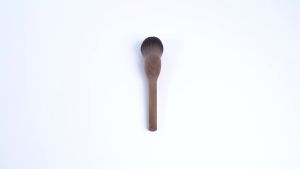 Makeup Brush Crescent foundation brush Ultra-thin flat head design for a seamless fit and minimal powder absorption Walnut wood handle with flexible fiber bristles For makeup artists only