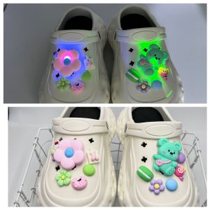 12 Cái/Bộ LED CROCS jibbitz quyến rũ khóa giày đèn ban đêm khớp khuỷu Đèn flash phụ kiện Guốc trang trí cho CROCS