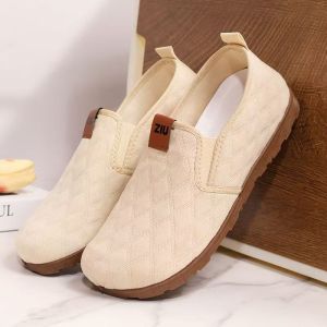 Free Shipping New Spring Collection Of Comfortable Non-Slip Soft-Soled Shoes For Mothers Featuring A Beijing-Style Design And Suitable For Everyday Wear