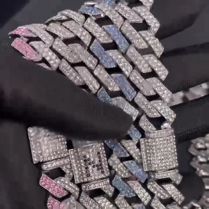 Stylish Black Diamonds Cuban Chain Portable Hip Hop Inspired Accessory for the Modern Individual Daily Use