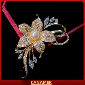 Miễn phí vận chuyển✨ Tinh Tế Hoa Ngọc Trai Trâm Thời Trang Kim Loại Ve Áo Pins Cho Phụ Nữ Cô Gái Đa Năng Sáng Bóng Corsage Quần Áo Phụ Kiện Quà Tặng