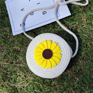 Straw Crossbody Bag Hand-Woven Mini Cute Flower Girls Kids Shoulder Bag Summer Cartoon Zipper Plant Straw Knitting Messenger Bag for Baby Girl Travel All Handbag Sling Bag Diagonal Across Design Reusable Lightweight