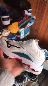 Mizuno Wave Lightning z6 Mid