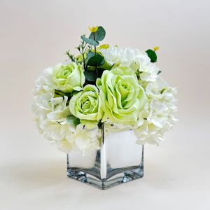 Akara Dokmaii แจกันดอกไม้ประดิษฐ์ ทรงพุ่มโทนขาวเขียว ดอกไม้ปลอมพร้อมแจกัน