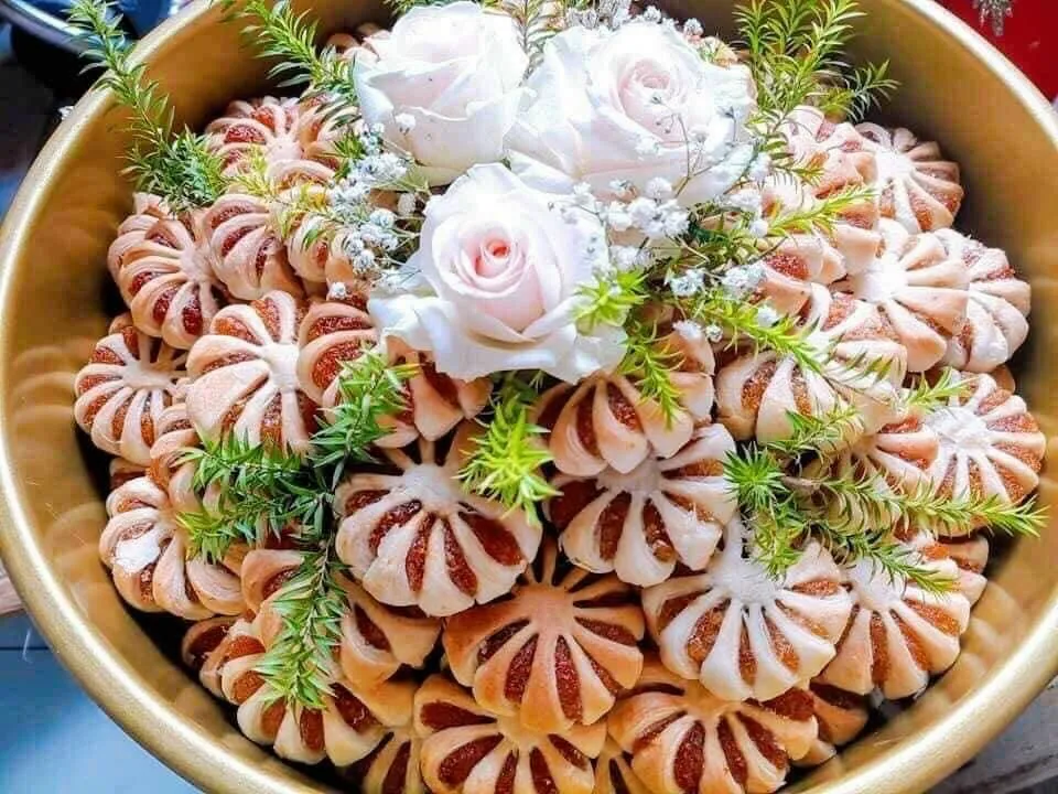 bánh khóm hoa mai trong lễ