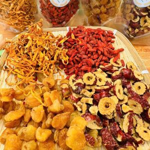 Combo Tứ VỊ Nấu Chè Nấu Trà 550gr (100gr Kỉ Tử Mộc 100gr Long Nhãn 250gr Táo Lát 100gr Đông Trùng)