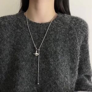 AE Dây chuyền mặt ngọc trai Saturn của Nữ hoàng dành cho nữ phụ kiện dây chuyền áo len bằng thép titan cao cấp có thể điều chỉnh không phai màu.