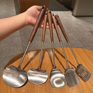 MOUSSE 304สแตนเลสสตีล ไม้พายไร้รอยต่อ ที่จับไม้จับ ไม้วอลนัทวอลนัท พลั่วทำอาหารทำอาหาร กระชอนหม้อร้อน ทนทานสำหรับงานหนัก พลั่วสเต็ก อุปกรณ์ทำอาหารทำอาหาร