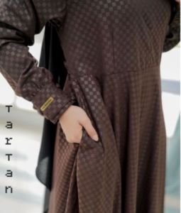 Gamis hermosabahan wolfis embos  motif tartan warna coklat tua-gamis syari premium busui friendly