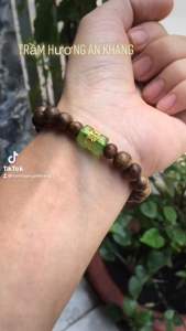 Vòng tay trầm tốc tự nhiên mix đá khắc chú