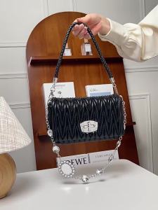 Womens Leather Bag 2026 Rhinestone chain bag niche design high-end feel pleated cloud bag fashionable and versatile crossbody handbag