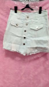 Desain Rok Celana Elegan & Bahan Denim Berkualitas