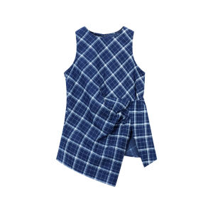 เสื้อแขนกุด คอกลม สีกรมลายสก็อต ทรงเอ ติดกระดุมด้านหลังคอ กลางลำตัวเย็บจับจีบ ชายผ้าผ่าหน้า พรางหุ่น เสื้อครอป #8901