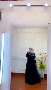 Desain Polka Safitri: Dress Cantik Polka untuk Pakaian Wanita Elegan