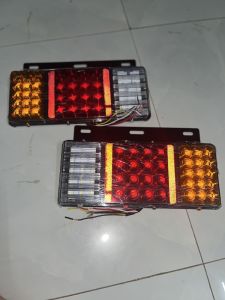 1 đôi đèn hậu kèm sẵn giá 140 chạy điện 12v 24v