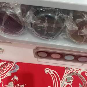 Kệ để đồ phòng tắm kệ cắm trại kèm nhả kem 4 cốc ecoco mẫu mới cao cấp dính cường lực siêu chắc