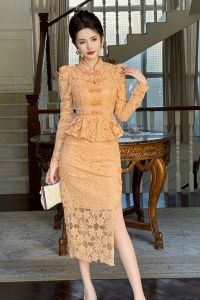 แฟชั่นแขนยาวลูกไม้ด้านบนและกระโปรงชุดผู้หญิงใหม่หัวเข็มขัดแฟชั่นยืนขึ้นปกสองชิ้นด้านบนชุดกระโปรงเอวสูง