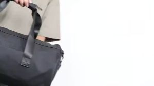 กระเป๋าถังแยกเปียกและแห้ง FOG FEAR GOD ESS สำหรับผู้ชายและผู้หญิง กระเป๋าสะพายข้างพกพา กระเป๋าฟิตเนส กระเป๋าเดินทาง