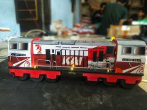 EDISI HUT RI KE-79 mainan/miniatur kretaapi seri lokomotif Cc206