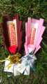 BUKET COKLAT 65gr DAN BUNGA FLANEL 1 TANGKAI, HADIAH VALENTINE/ULNGTAHUN/WISUDA/ANNIVERSARY. 