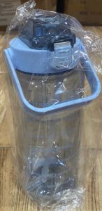 ขวดน้ำสไตล์สปอร์ตขนาดใหญ่ 2ลิตรพร้อมหลอด แบบพกพา กระบอกใสมีสี ดำ/ฟ้า/ม่วง/ชมพู