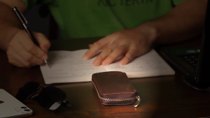 Cowhides Two Slot Watch Box Portable Watches Travel Case for Men Women Accessories Display Case Gift for Husband