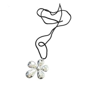 Blossom Pendant Necklace Elegant Floral Clavicle Chain Textured Flower Adjustable Length Neckchain Party Ornament