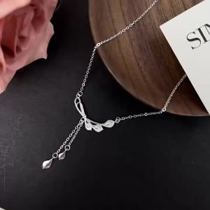 silver New Peacock Tail Tassel Calendula Flower Necklace for Women Light Luxury Unique Style Versatile Collarbone Chain