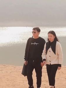 FIT-ZONE ฟลายชีท ทาร์ป ผ้าใบ 3x3m 3x4m 3x6m กันแดด กันฝน ฟรายชีท ทาป กางเต็นท์ พร้อมเสา2ต้น แถมฟรีถุงใส่ เต้นท์แคมปิ้ง อุปกรณ์เดินป่าตั้งแคมป์ อุปกรณ์ครบชุด น้ำตาล กลางแจ้ง