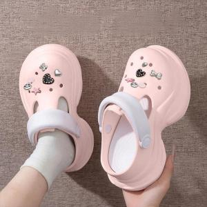 ดอกไม้หน้าแฮปปี้ รองเท้าแตะเสริมส้นงานหัวโต สไตล์หวานแอนคูล พื้นหนางานสวยสวมใส่สบาย สะดวกสบายไม่ลื่น ทันสมัยเหมาะใส่ไปเที่ยว