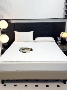 Waterproof Quilted Mattress Protector Cover Thickened Breathable Mattress Topper for Single or Double Bed