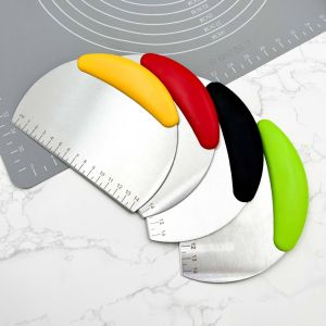 ZG285 เหล็กไร้สนิม มีดโกนครึ่งรอบ พื้นผิวเรียบลื่น ที่จับพลาสติกจับ เครื่องตัดแป้ง ง่ายต่อการทำความสะอาด ที่มีขนาด เครื่องขูดแป้ง ก๋วยเตี๋ยวเส้นก๋วยเตี๋ยว