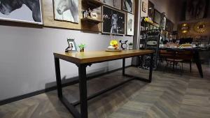 Pine Wood Dining Table Industrial Style Rustic Kitchen Table for Home Solid Wood Table for 4-6 Seats Space Saver