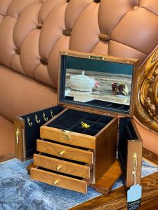 Tủ Nữ Trang Hộp đựng trang sức phủ nhung Tân Cổ Điển Cao Cấp TNT01