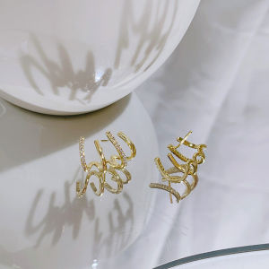 Salime 1Pair Korean Imitation Flower Stud Earrings Ladies Fashion Elegant Jewelry Everyday Party Fish Tail Earrings With Four Claw Ear Row Earrings Gift