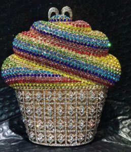 กระเป๋าออกงานติดเพชรไอศกรีม Rhinestone แบบถือสำหรับผู้หญิงกระเป๋าคลัทช์ไอศครีมเพชรเต็มพร้อมคริสตัลโลหะกลวงกระเป๋าถือกระเป๋าเครื่องสำอางจัดเลี้ยง