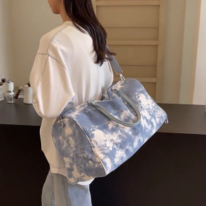 กระเป๋าเดินทางกันน้ำน้ำหนักเบาสำหรับผู้หญิงพกพาได้สะดวกพร้อมที่เก็บของพาดไหล่ปรับได้สายรัดที่กว้างขวาง