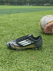 Childrens football shoes for boys and adults autumn soft-soled sports shoes for teenagers and elementary school students suitable for turf training in stock