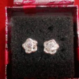 Flower stud stone earrings silver 92.5 italy silver jewelry (TUNAY NA SILVER)
