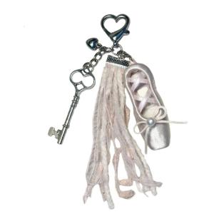 Chìa Khóa Thông Minh Giày khiêu vũ thủ công có kết cấu satins và mặt dây chuyền Giày Ba lê thiết kế theo chủ đề ba lê hợp kim lấp lánh