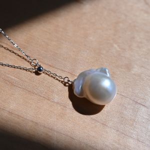 Unisec Statement Pearl Necklace - Featuring a Movable Iridescent Baroque Pearl