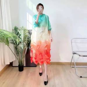 Gradient ชุดเดรสอัดเพชรของผู้หญิงเดรสจับจีบทรงสลิมสไตล์เกาหลีหรูหราสง่างาม X160