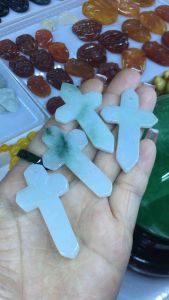 Mặt dây chuyền cây thánh giá ngọc cẩm thạch