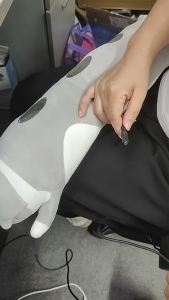  USB-powered electric heating pad with 5 temperature settings and a timer. Features a cute cat design and can be used in both the office and at home.