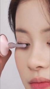 360 ° Portable eyelash curler with built-in comb electric eyelash curler beauty accessory for the eyes makeup tool.