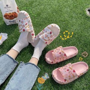 จัดส่งที่รวดเร็ว รองเท้าแตะการ์ตูนน่ารัก รองเท้าแตะแฟชั่นเกาหลี รองเท้าแตะผู้หญิง พื้นหนานุ่ม รองเท้าแตะดาราน่ารักมาก