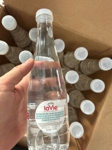 1 thùng (tương đương 20 chai) Nước khoáng thiên nhiên Lavie Premium 400ml